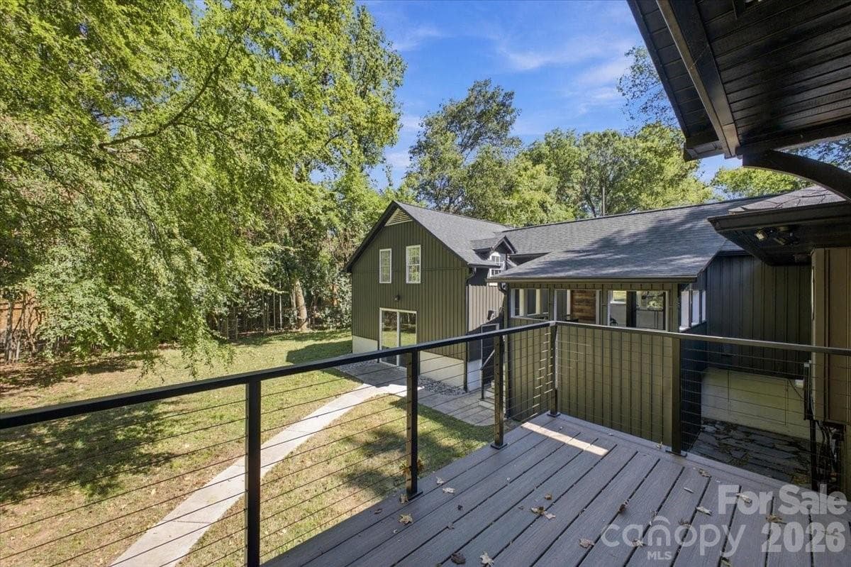 Private primary balcony - 3301 Archdale Drive, Charlotte