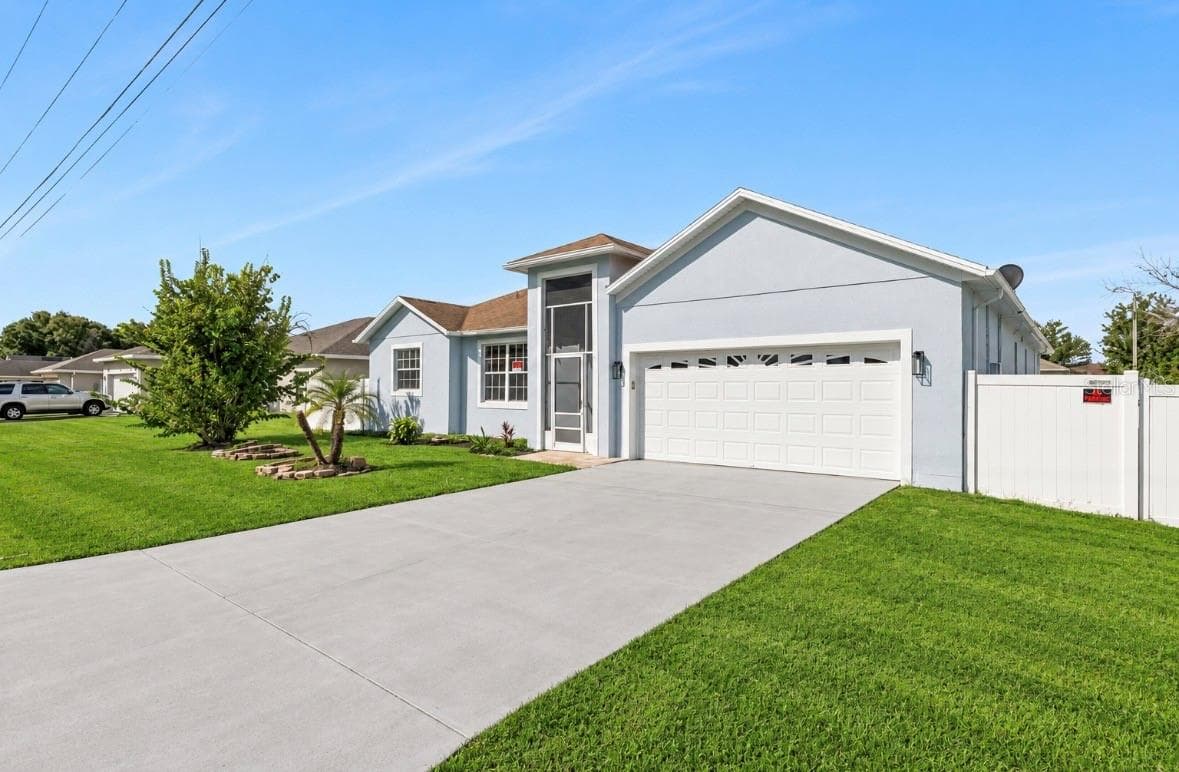 Single Family Residence at 406 BRIDGEWATER CT, KISSIMMEE, photo 2 of 36