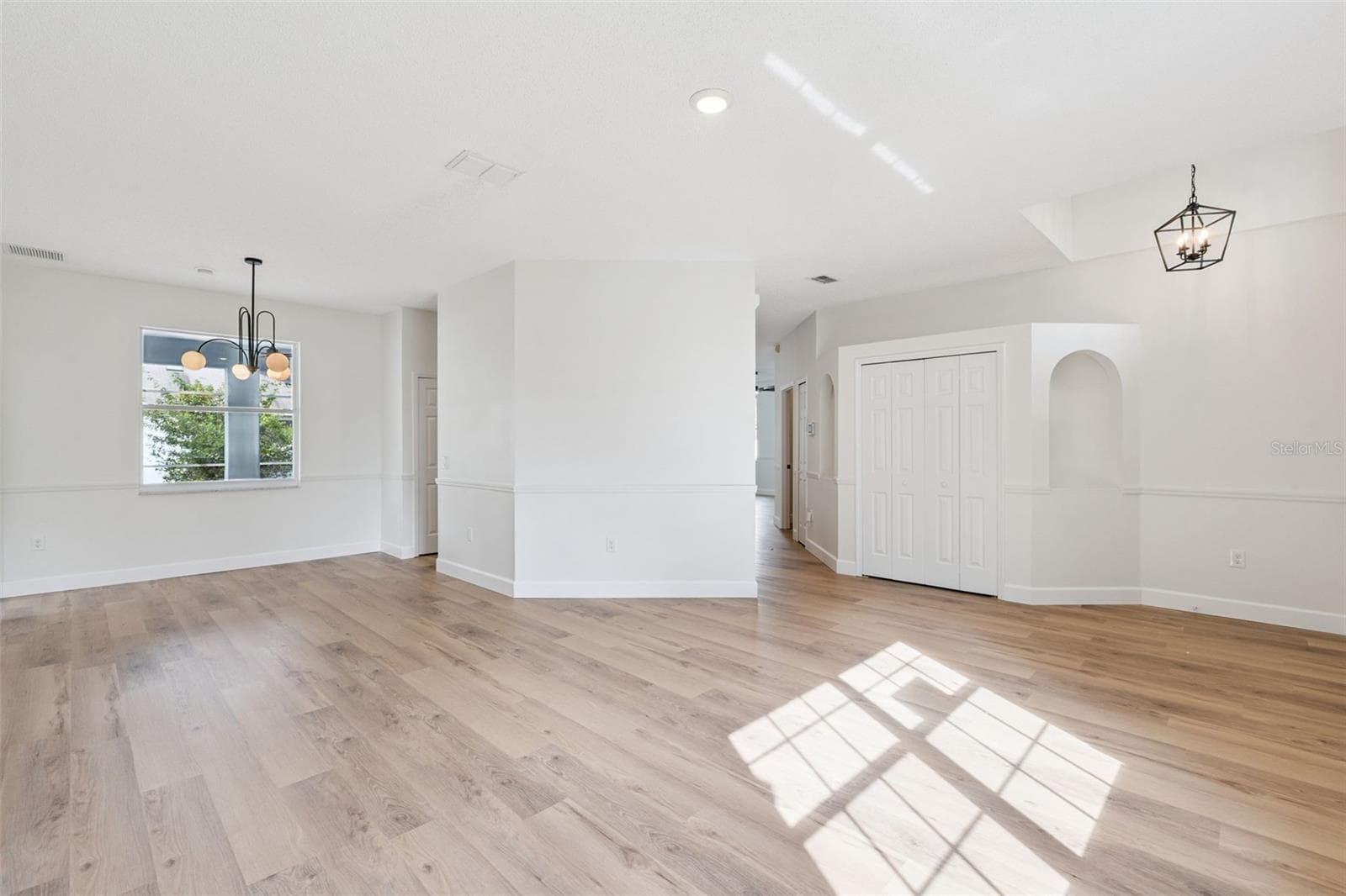 Single Family Residence at 406 BRIDGEWATER CT, KISSIMMEE, photo 6 of 36