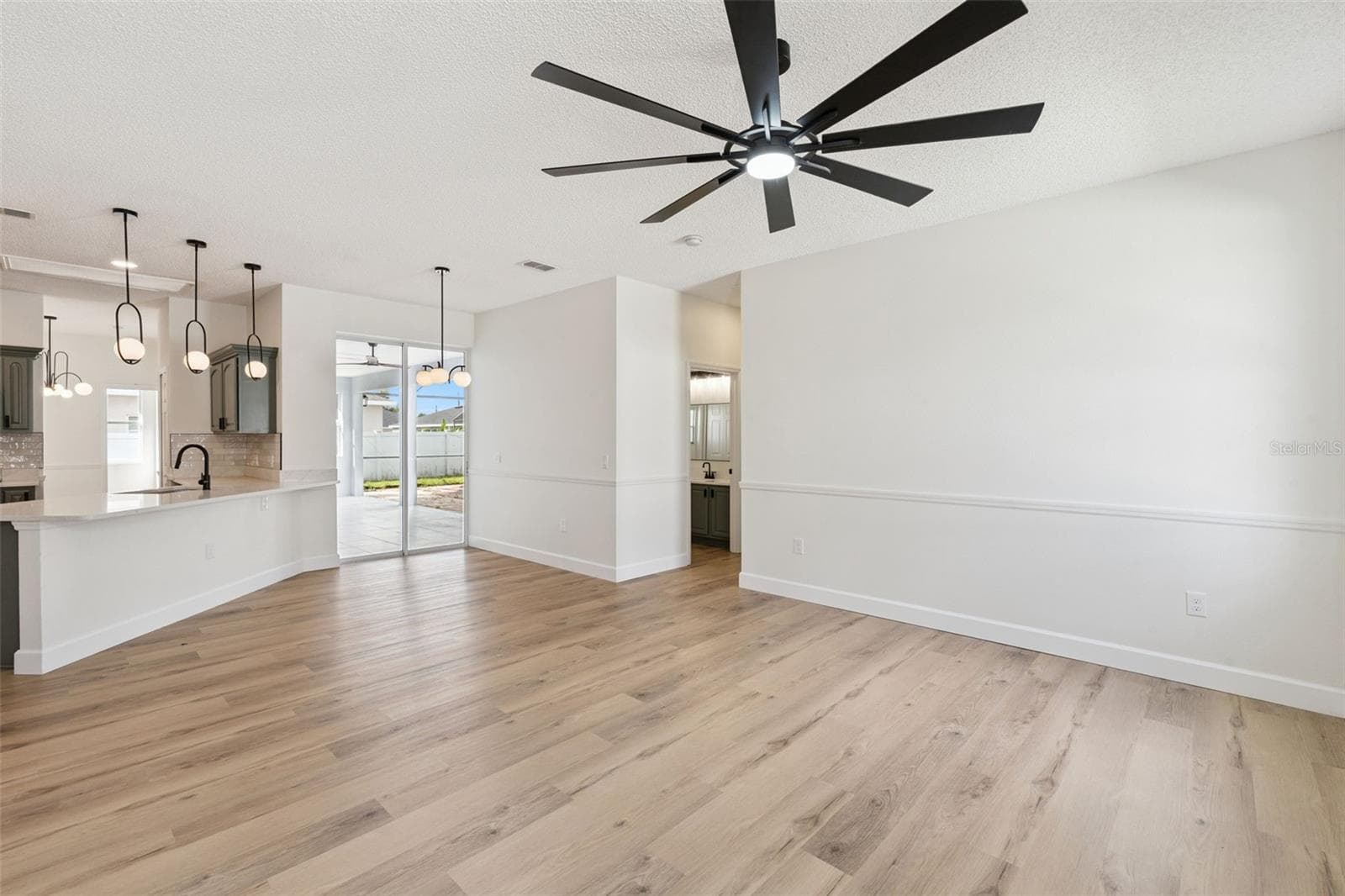 Single Family Residence at 406 BRIDGEWATER CT, KISSIMMEE, photo 9 of 36