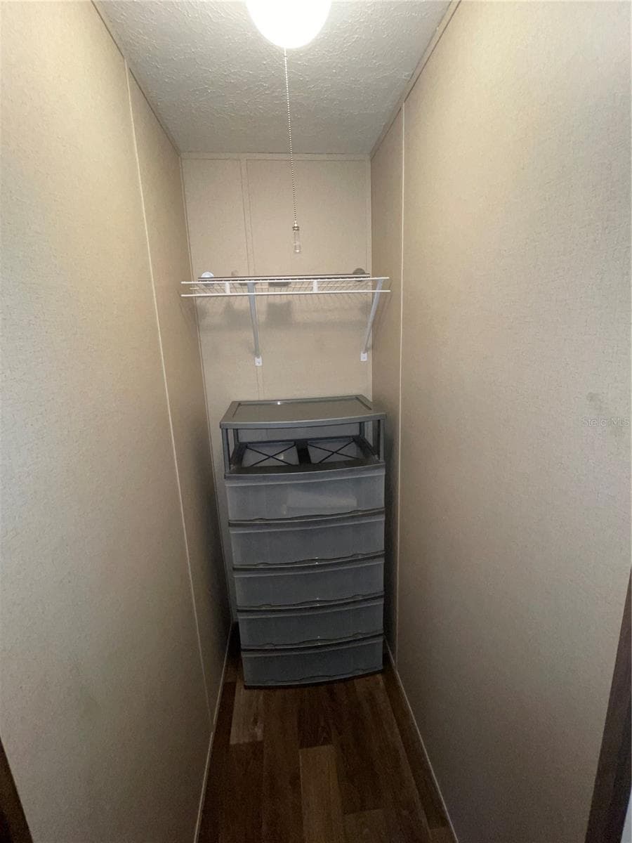2nd bedroom closet - 7231 NW 28TH LN, CHIEFLAND