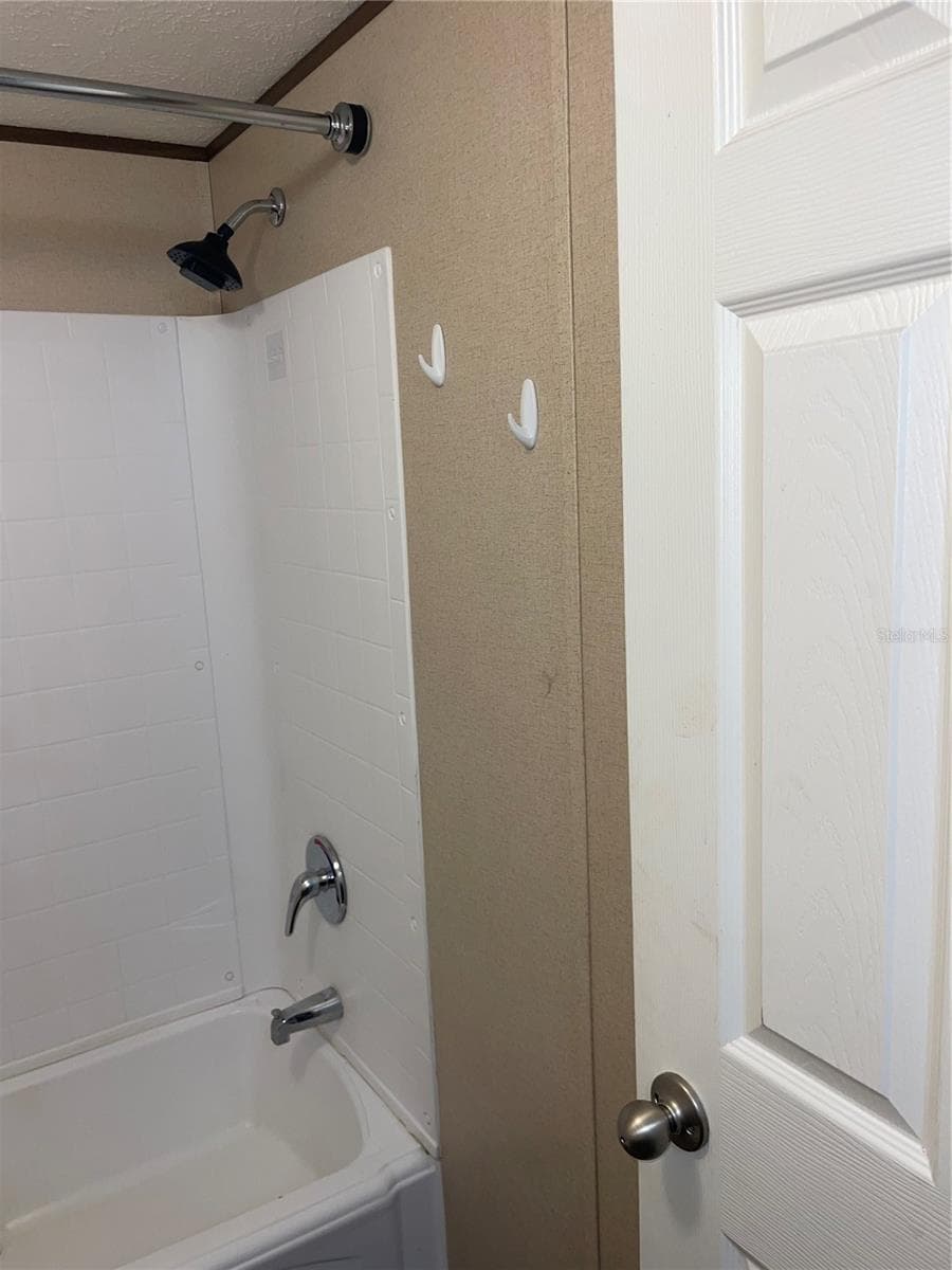 Main bath - 7231 NW 28TH LN, CHIEFLAND