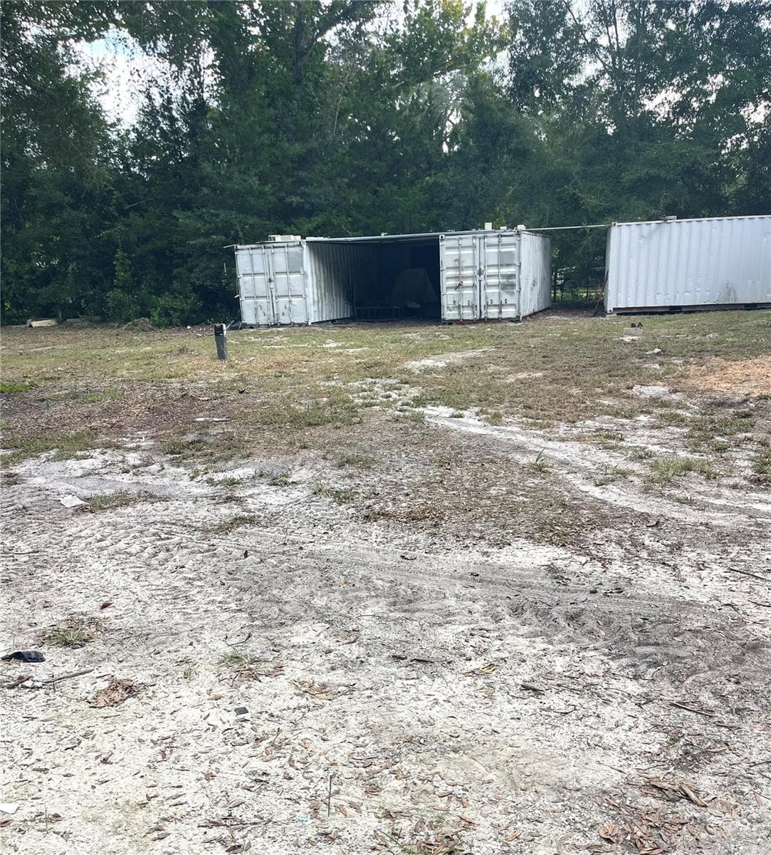 Conex boxes - 7231 NW 28TH LN, CHIEFLAND