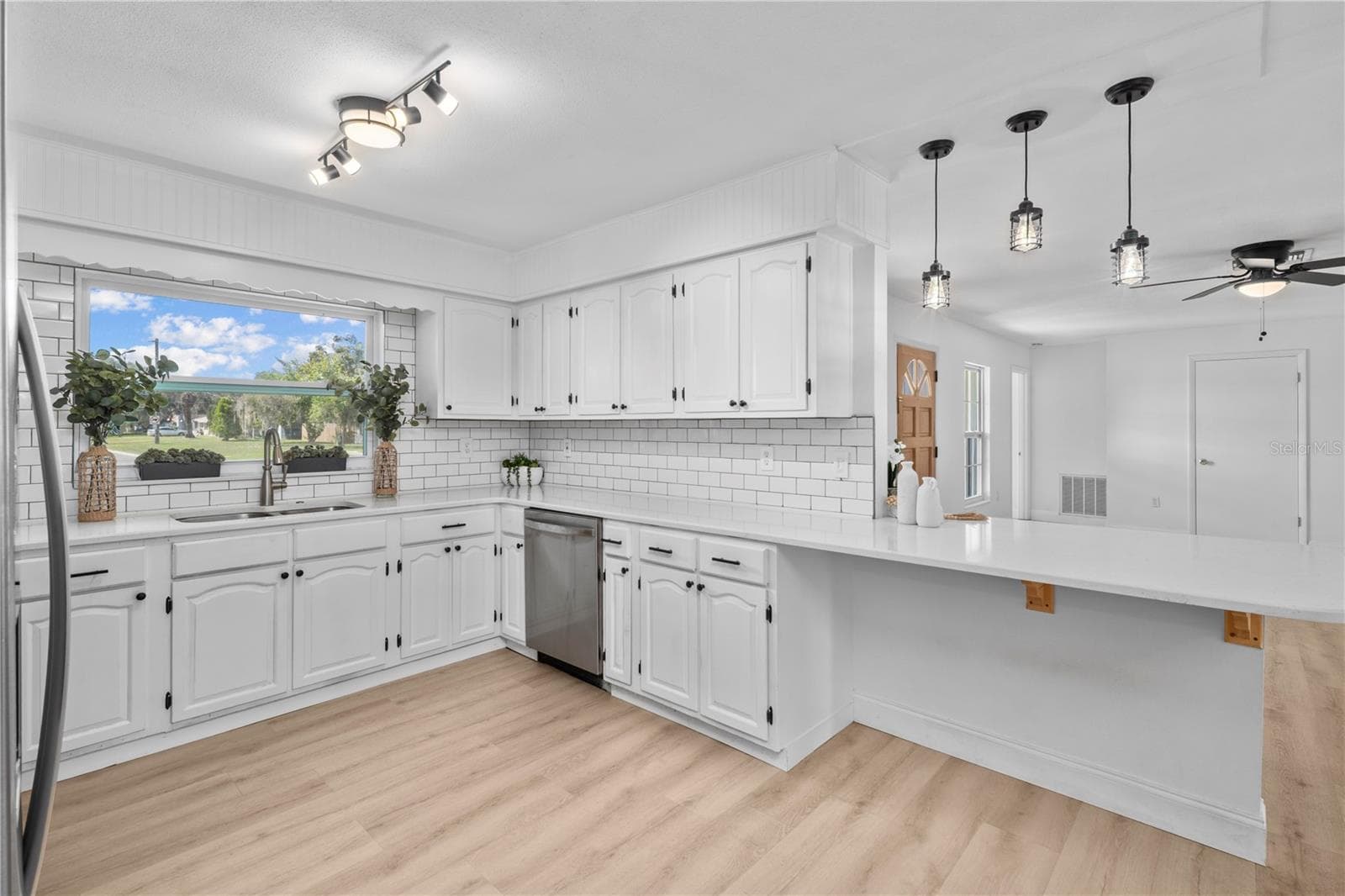 Single Family Residence at 920 ORANGE AVE, TAVARES, photo 16 of 49