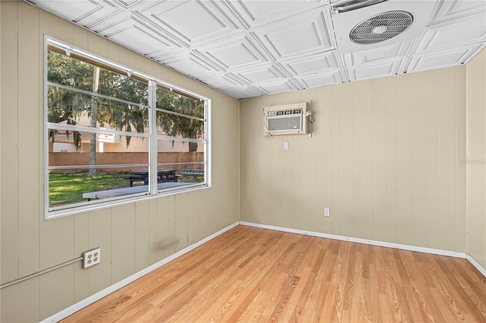 Single Family Residence at 920 ORANGE AVE, TAVARES, photo 34 of 49