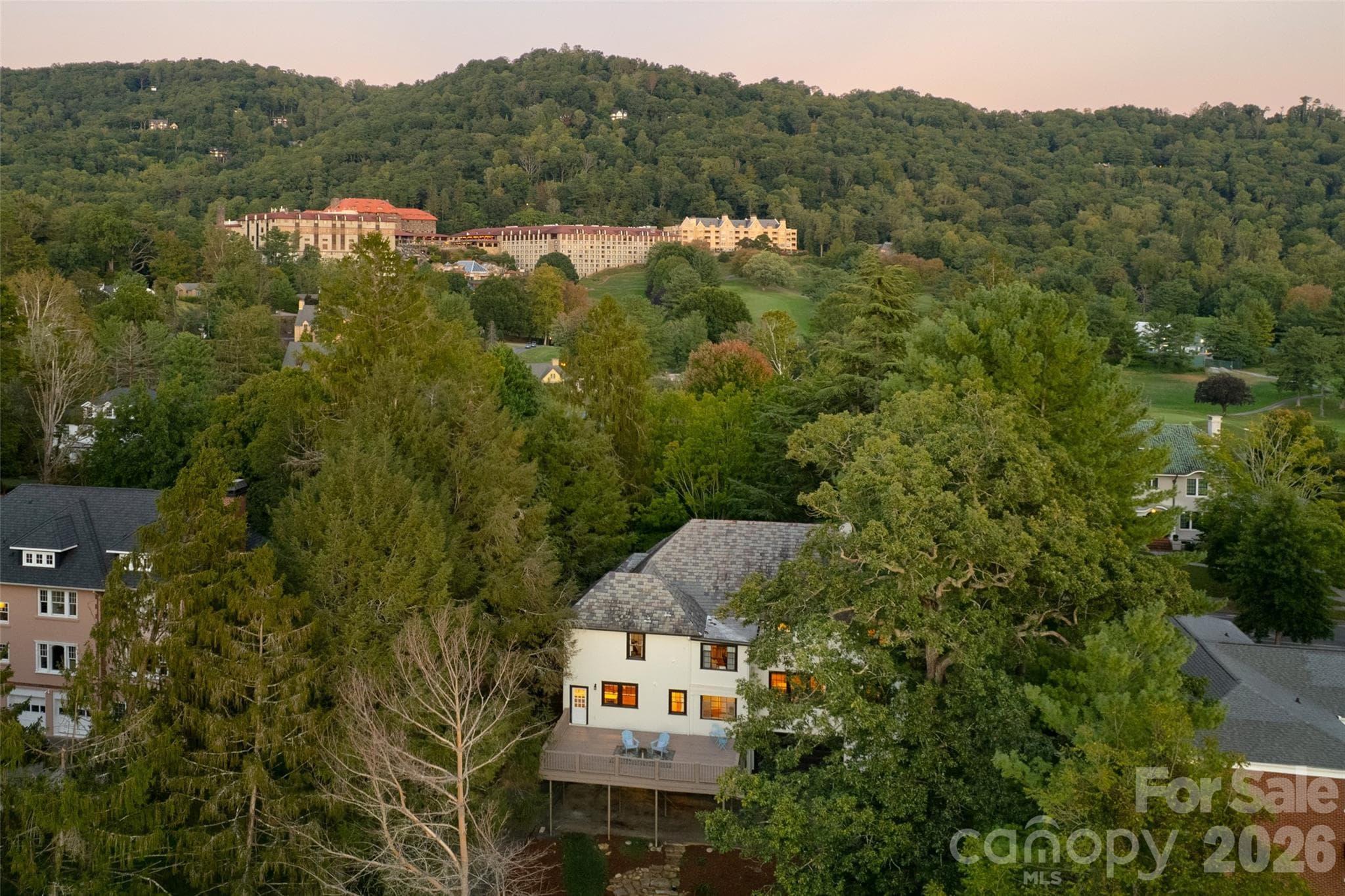 Proximity to the Grove Park Inn. - 200 Kimberly Avenue, Asheville