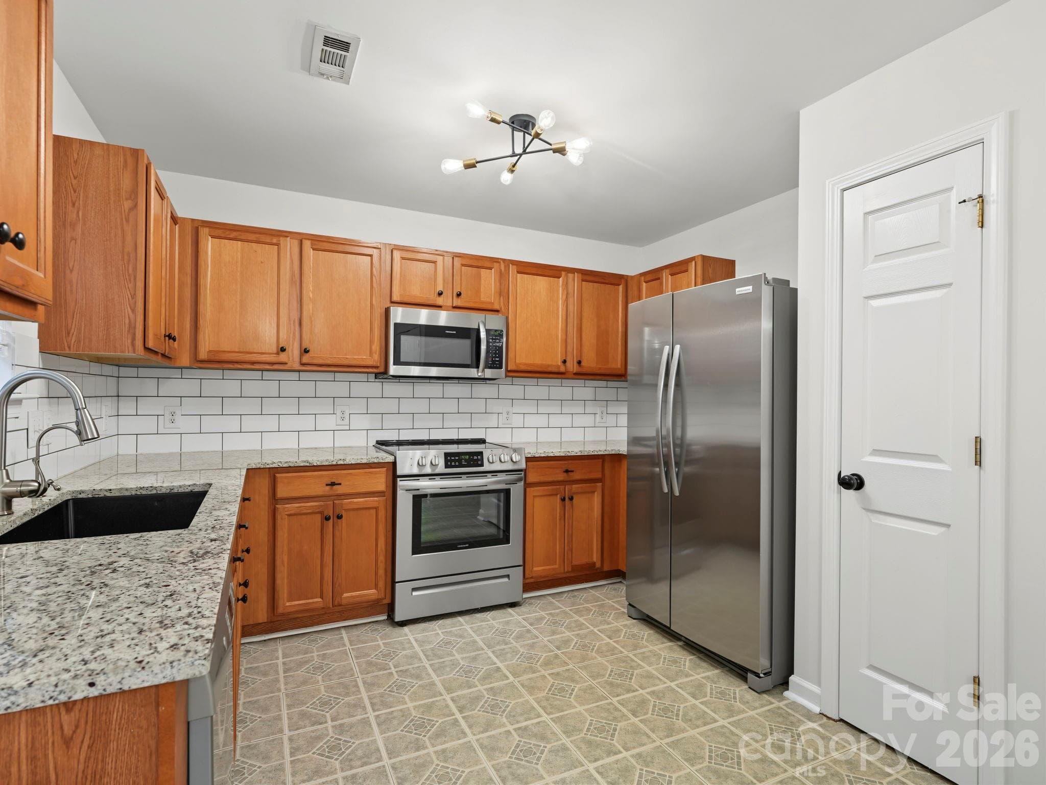 Single Family Residence at 5724 Henderson Oaks Drive, Charlotte, photo 8 of 37