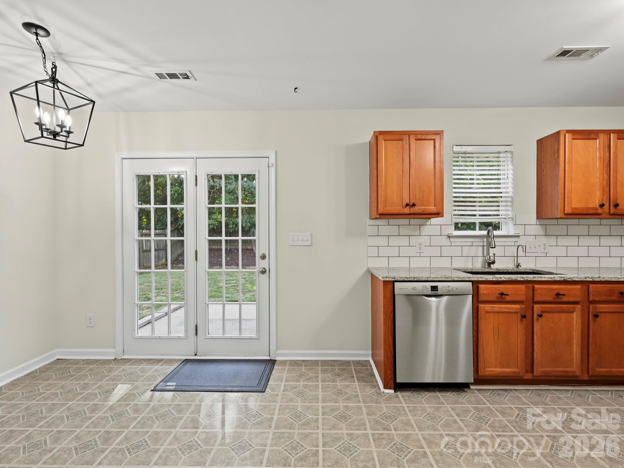 Single Family Residence at 5724 Henderson Oaks Drive, Charlotte, photo 9 of 37