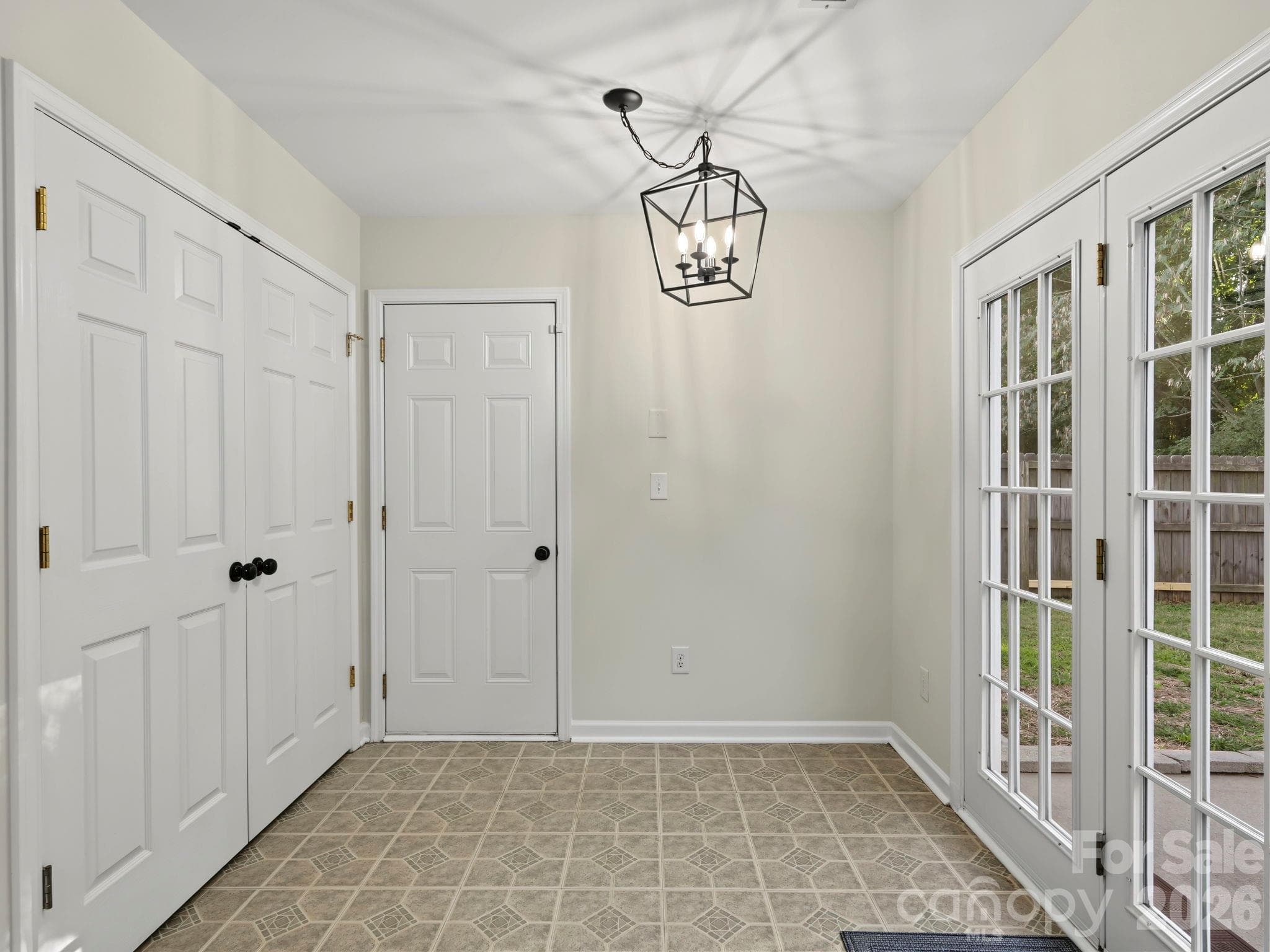 Single Family Residence at 5724 Henderson Oaks Drive, Charlotte, photo 11 of 37