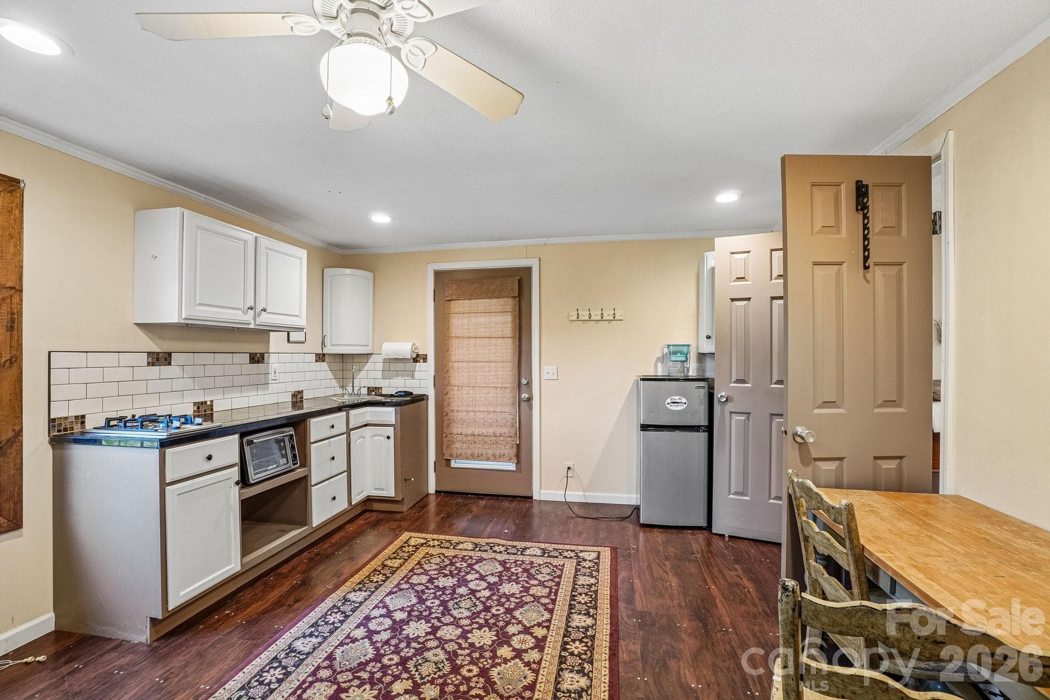 Effeciency Apartment Living Area/Kitchen - 49 Ramsey Road, Marshall