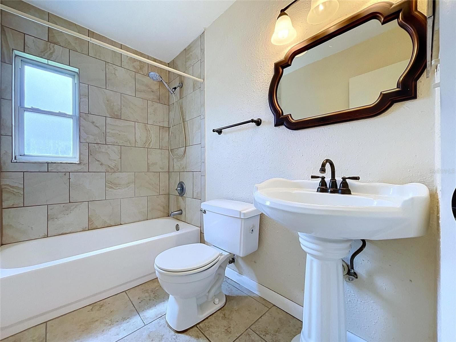 Hall Bath Tub/shower combo - 903 TANGELO PLACE PL, BRANDON