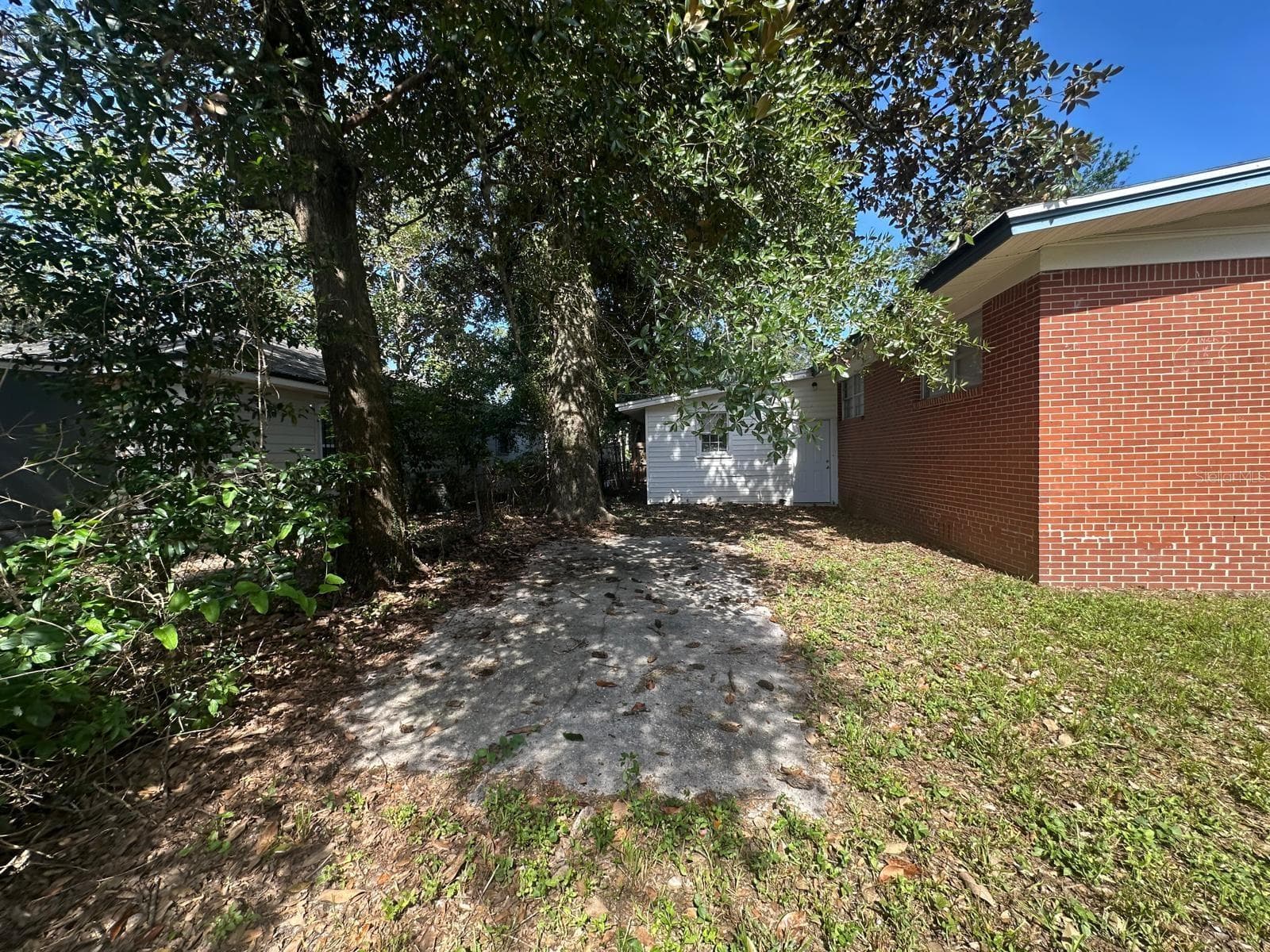 Backyard/Concrete Slab - 1430 RON RD, JACKSONVILLE