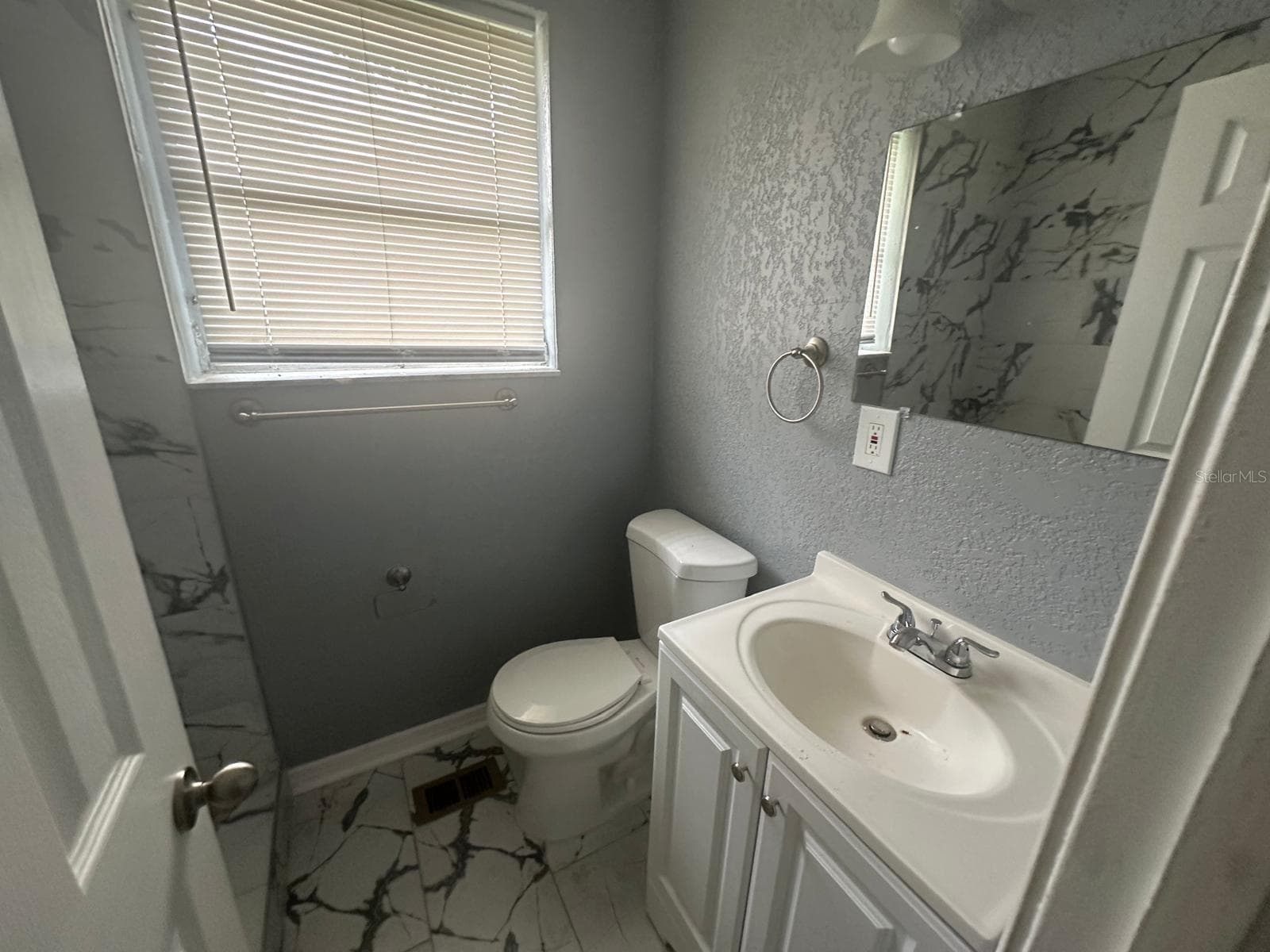 Guest Bathroom - 1430 RON RD, JACKSONVILLE