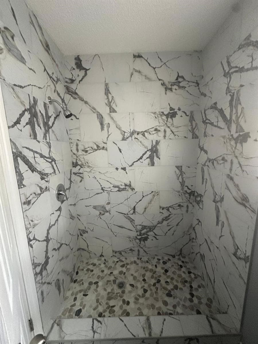 Guest Bathroom Shower - 1430 RON RD, JACKSONVILLE