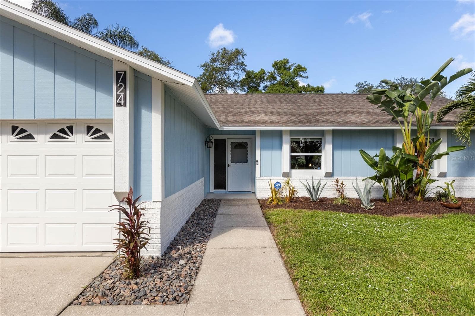 Single Family Residence at 724 GLENGARY LN, PALM HARBOR, photo 3 of 35