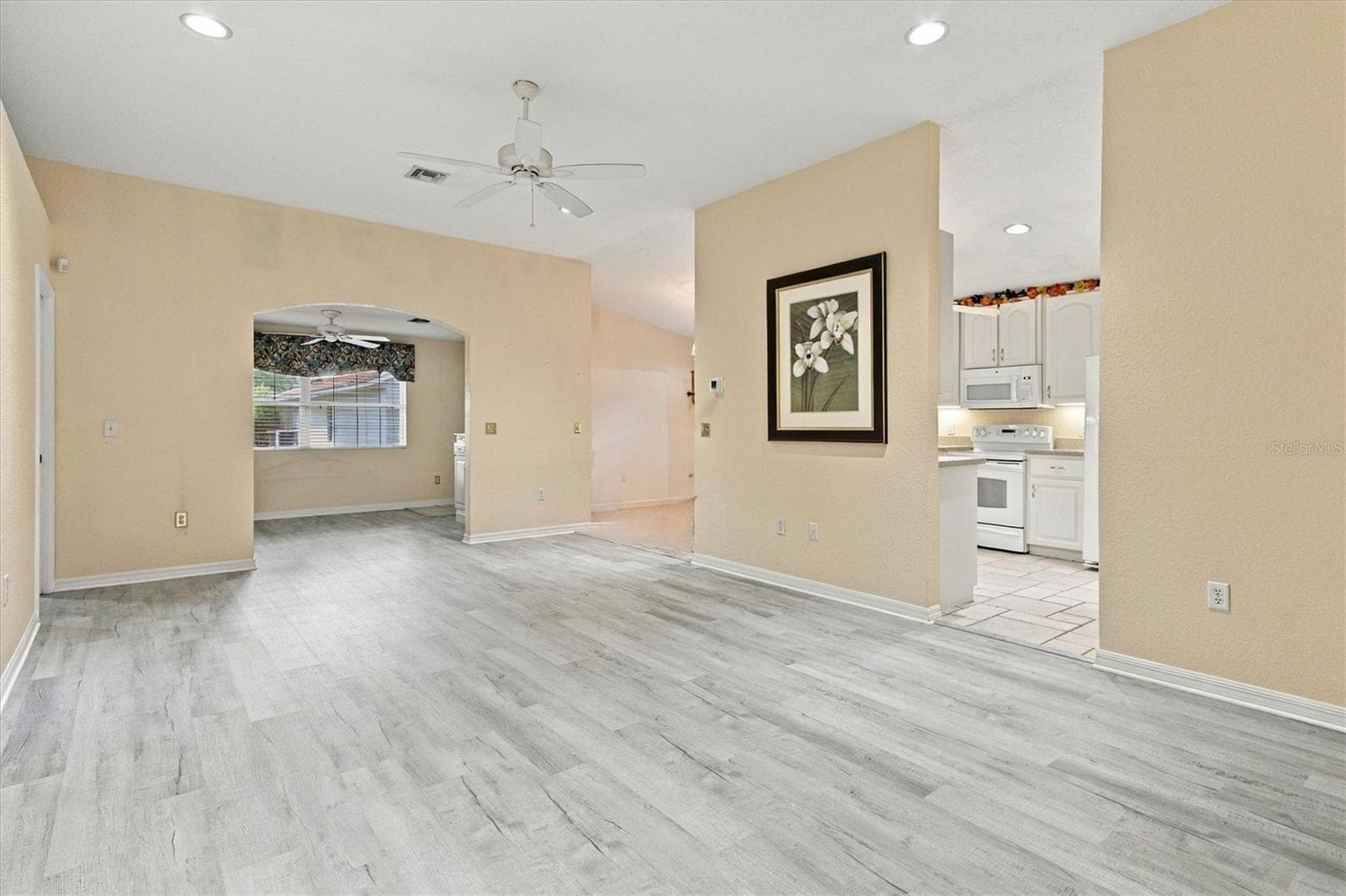Single Family Residence at 2740 BAY LAGOON WAY, TAVARES, photo 6 of 32