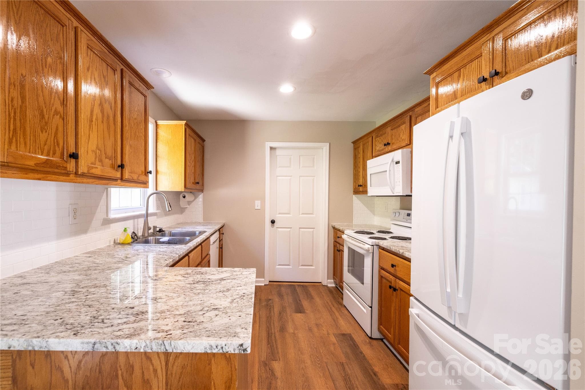 Kitchen - 32802 Austin Road, New London