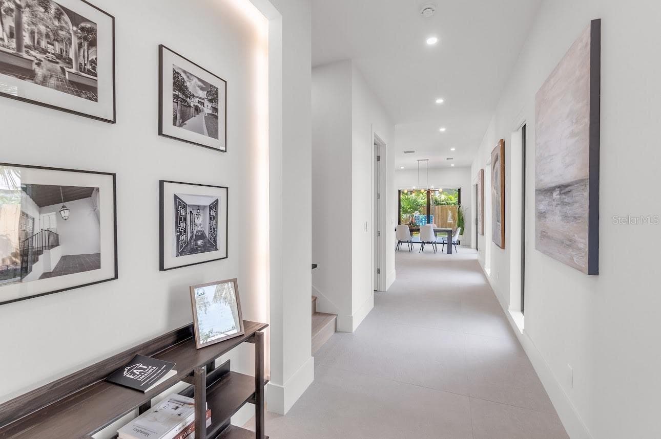 Front Hallway - 2425 TEMPLE ST, SARASOTA