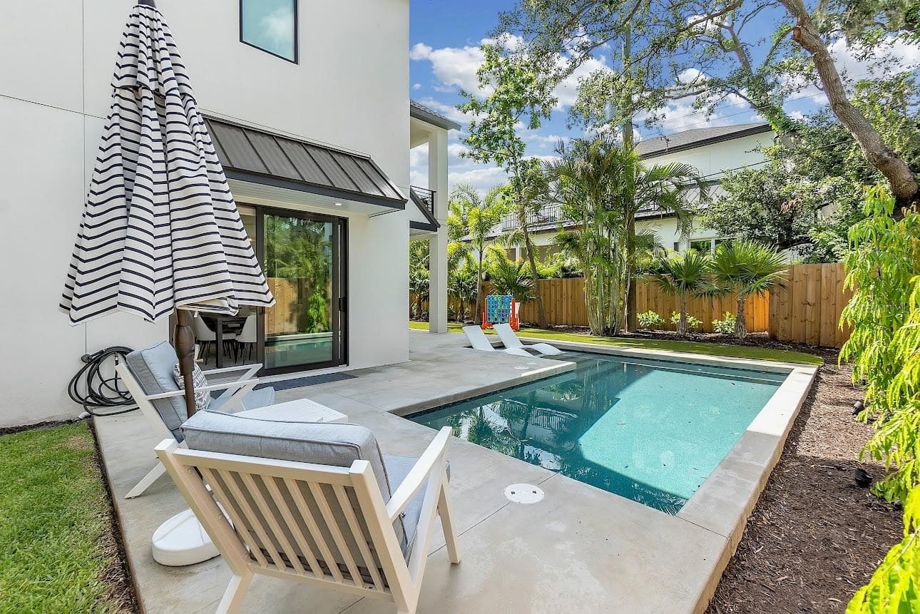 Single Family Residence at 2425 TEMPLE ST, SARASOTA, photo 14 of 51