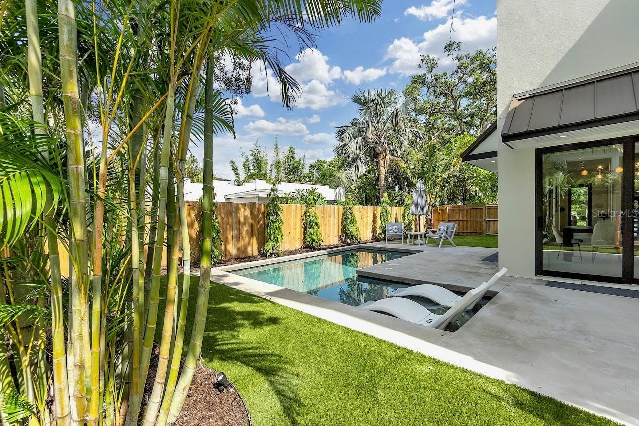 Single Family Residence at 2425 TEMPLE ST, SARASOTA, photo 16 of 51