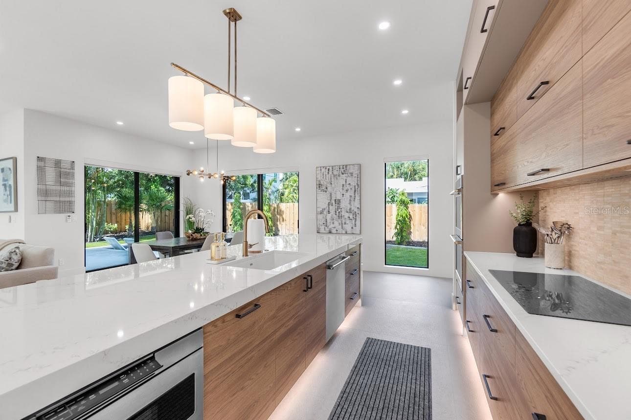 Single Family Residence at 2425 TEMPLE ST, SARASOTA, photo 21 of 51