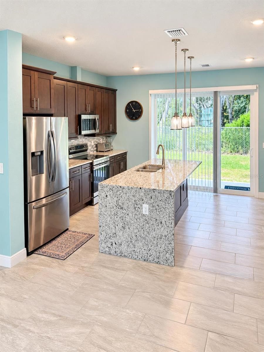 Single Family Residence at 2118 W HAMPSHIRE BLVD, CITRUS SPRINGS, photo 3 of 15