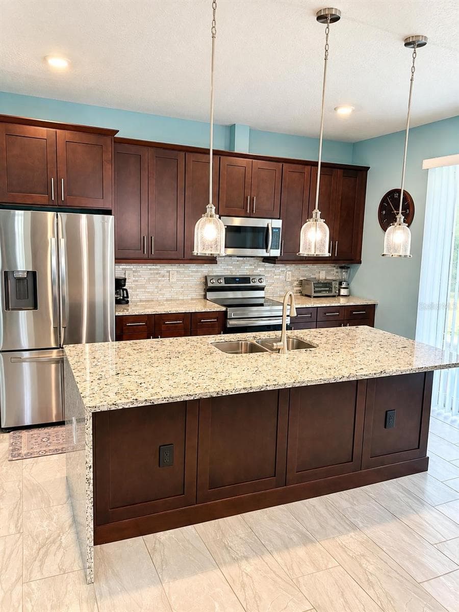 Single Family Residence at 2118 W HAMPSHIRE BLVD, CITRUS SPRINGS, photo 4 of 15