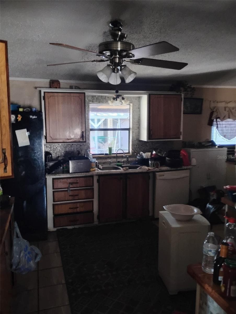 122 PINE TREE DR