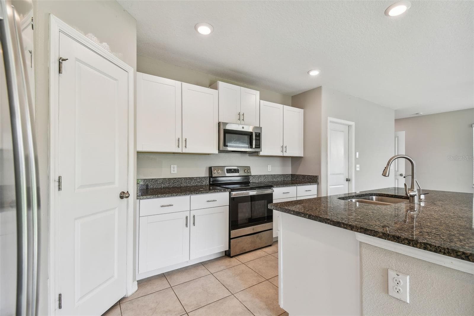 Single Family Residence at 31288 BARREL WAVE WAY, WESLEY CHAPEL, photo 11 of 15