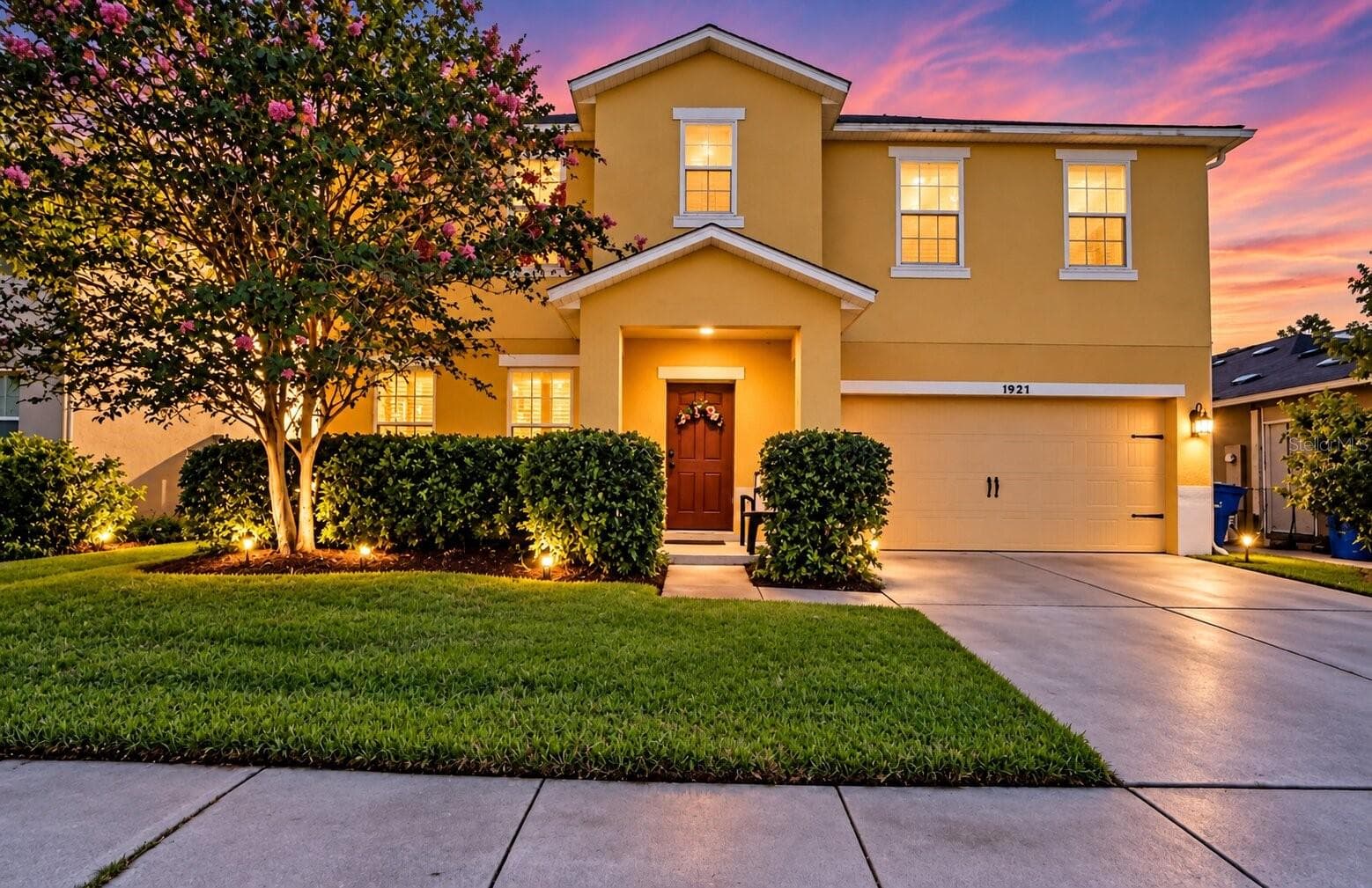 1921 BETSY ROSS LN
