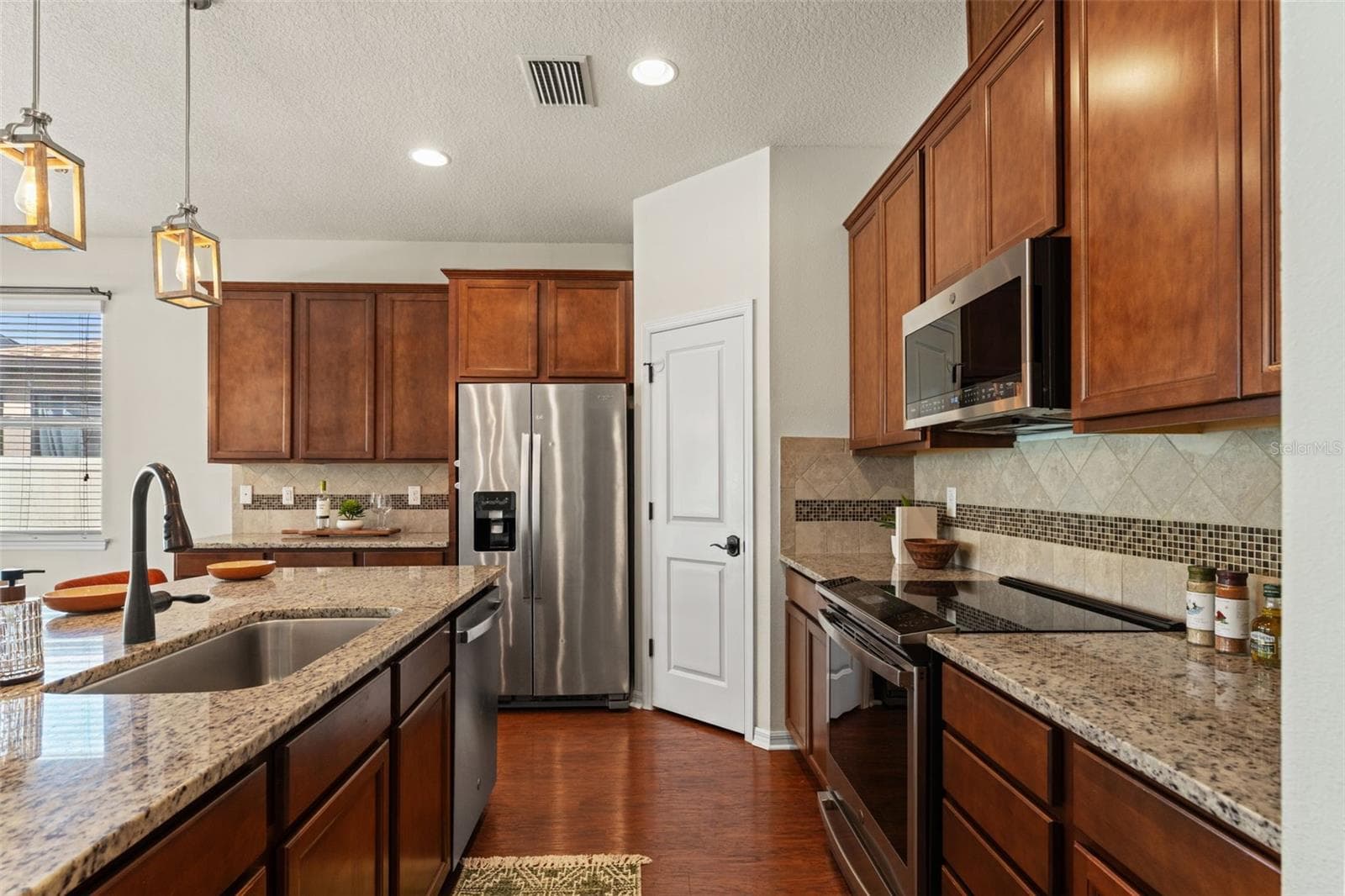 Single Family Residence at 8296 OLIVE BROOK DR, WESLEY CHAPEL, photo 7 of 72