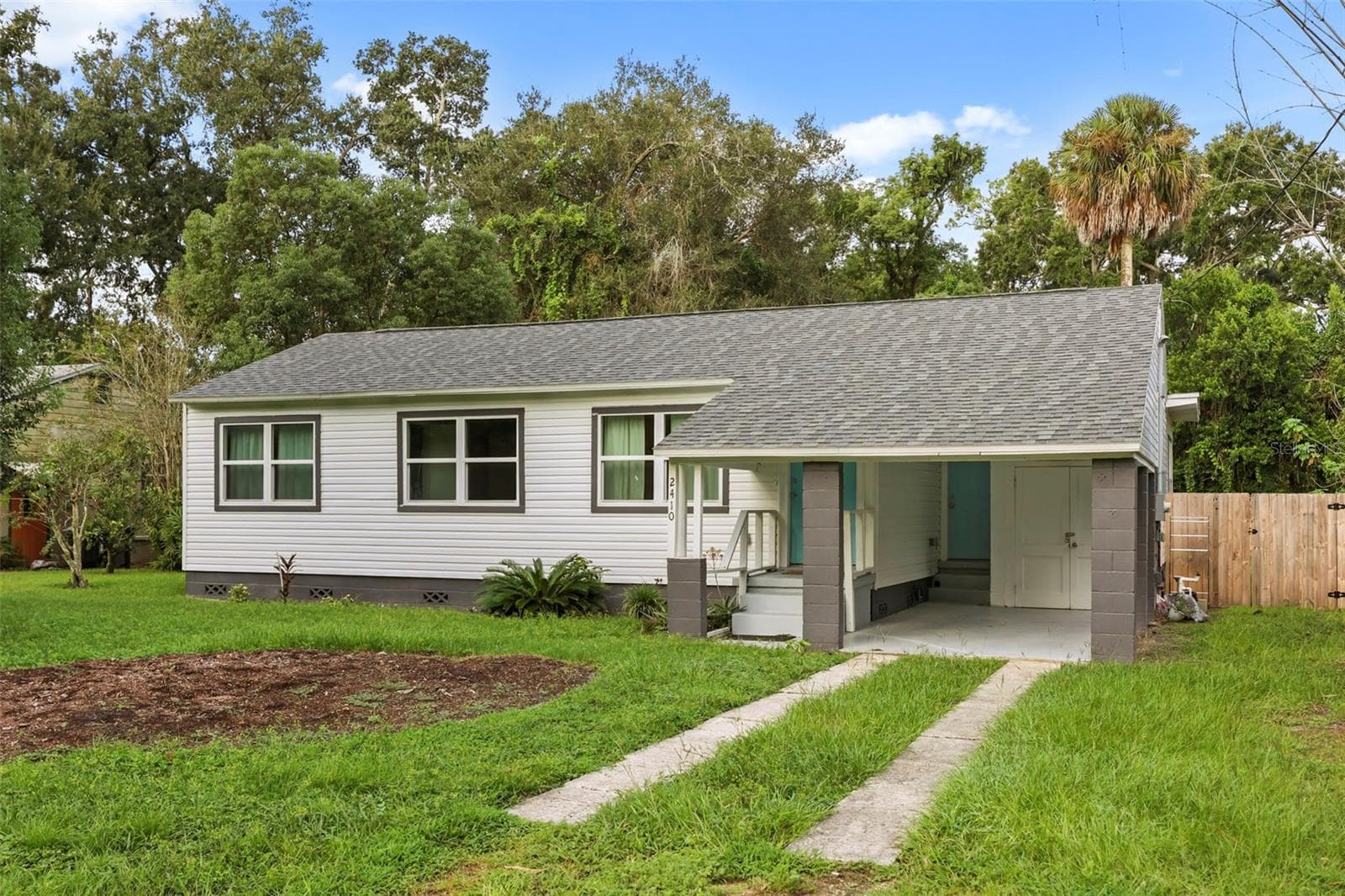 Single Family Residence at 2410 ORANGE AVE, SANFORD, photo 2 of 27