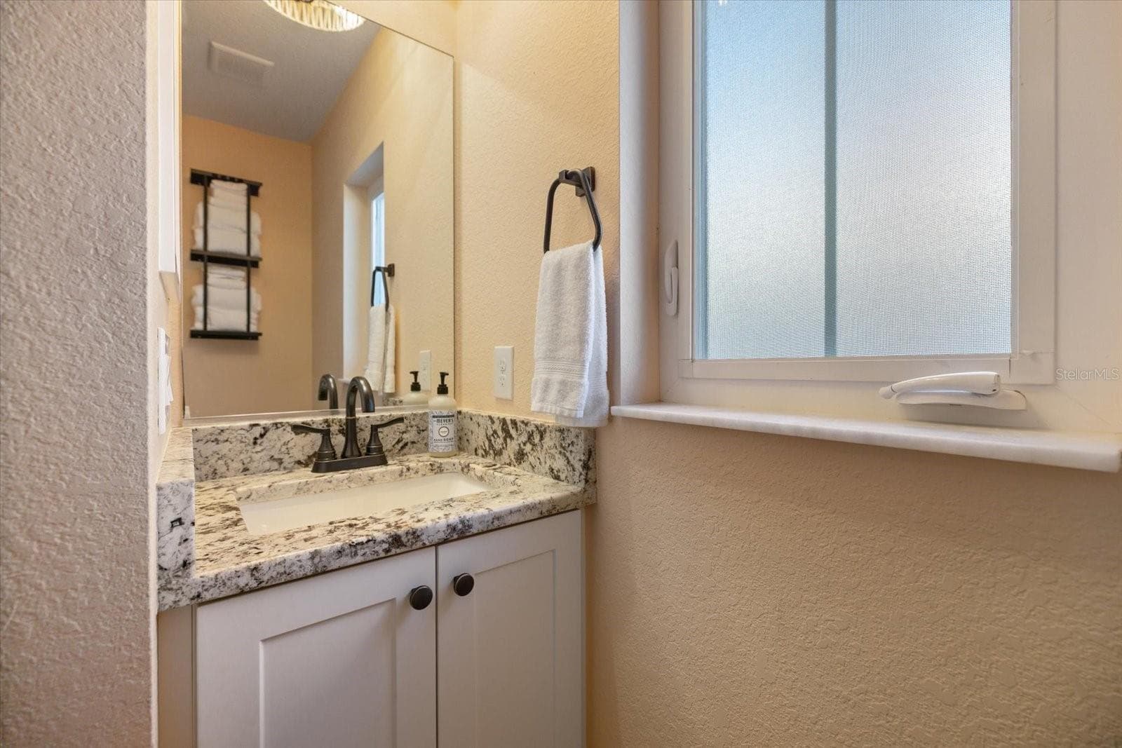 Single Family Residence at 842 GUILD DR, VENICE, photo 14 of 43