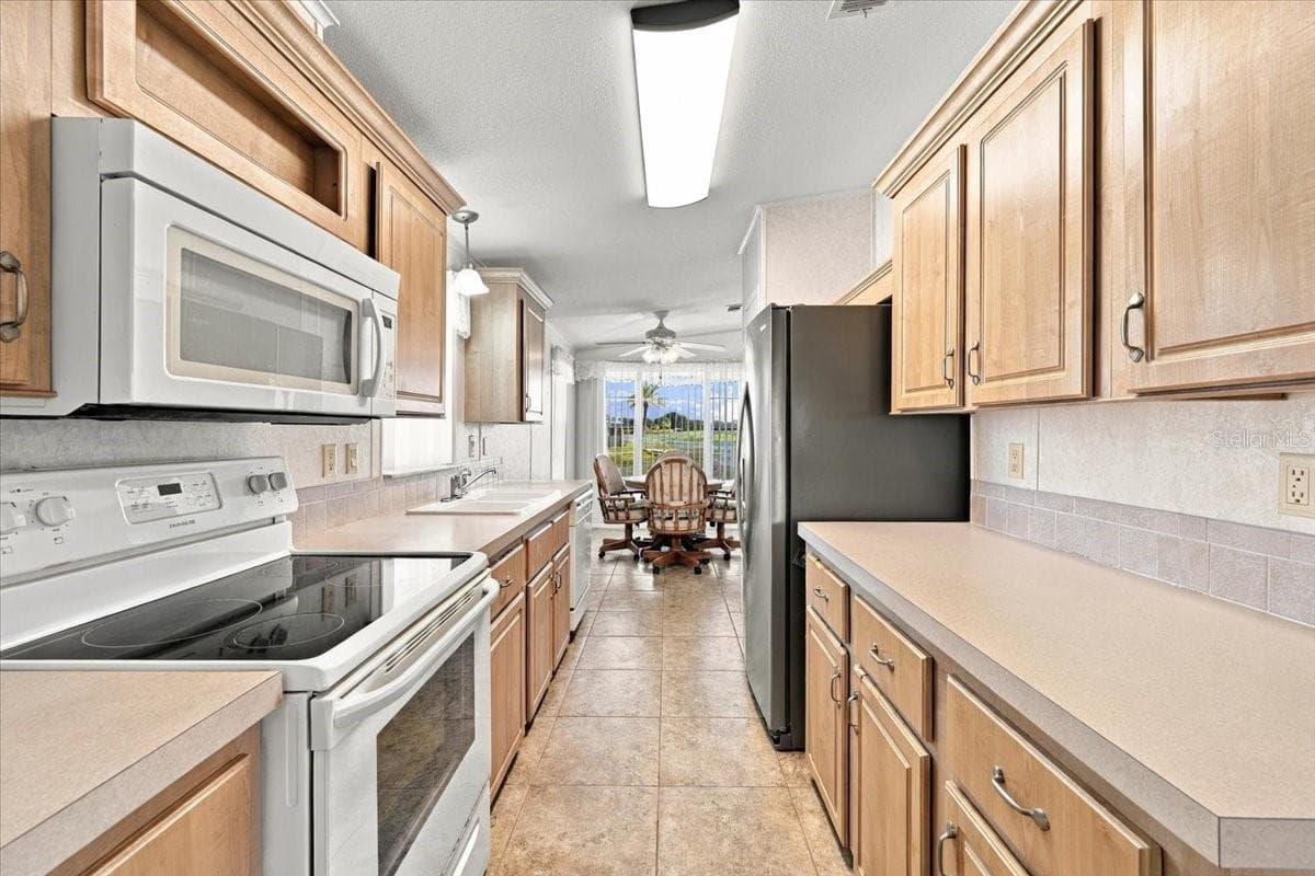 Manufactured Home at 59 BEAVERKILL DR, LAKE WALES, photo 16 of 56