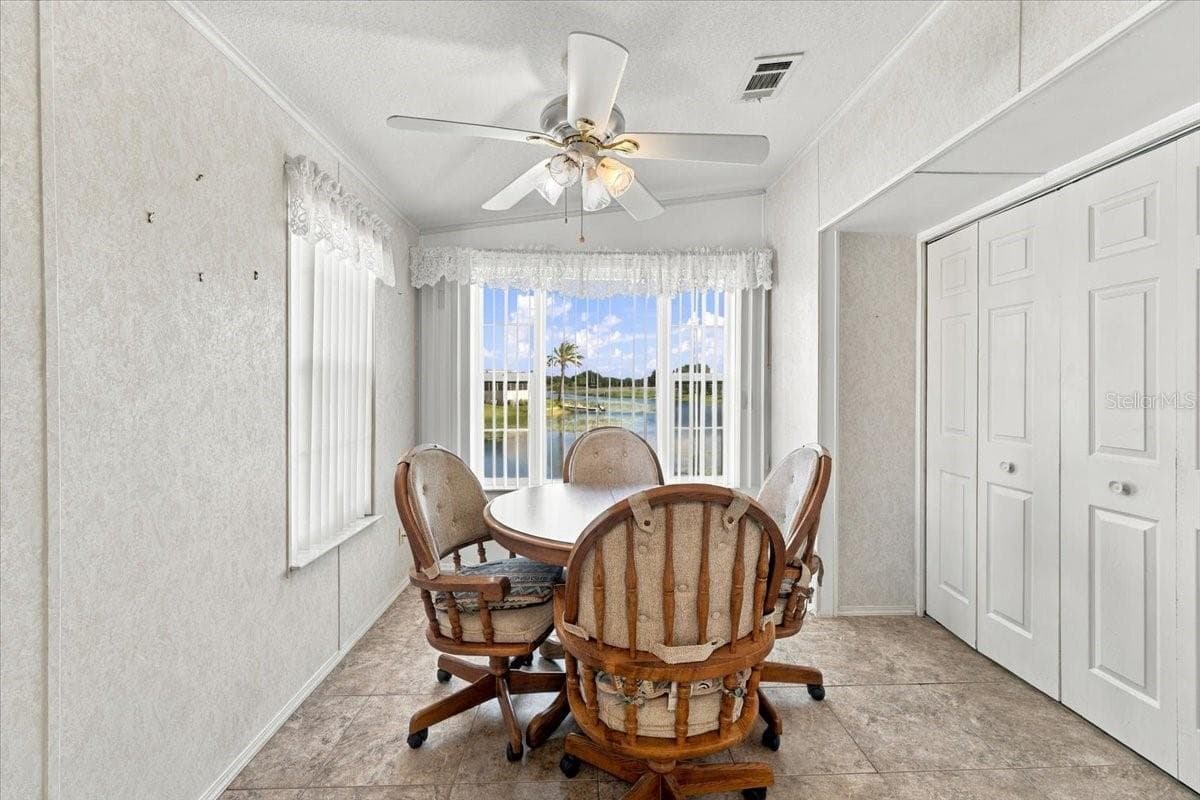 Dining Room overlooking the water! - 59 BEAVERKILL DR, LAKE WALES
