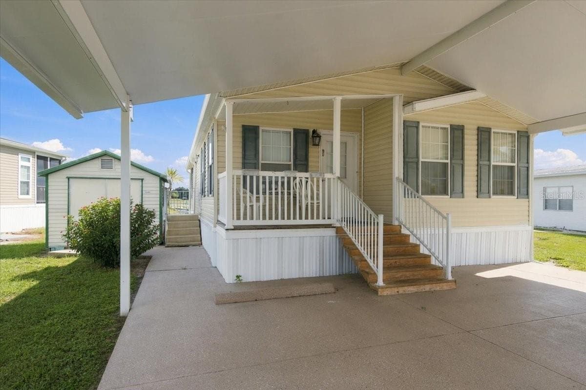 Lovely porch - 59 BEAVERKILL DR, LAKE WALES