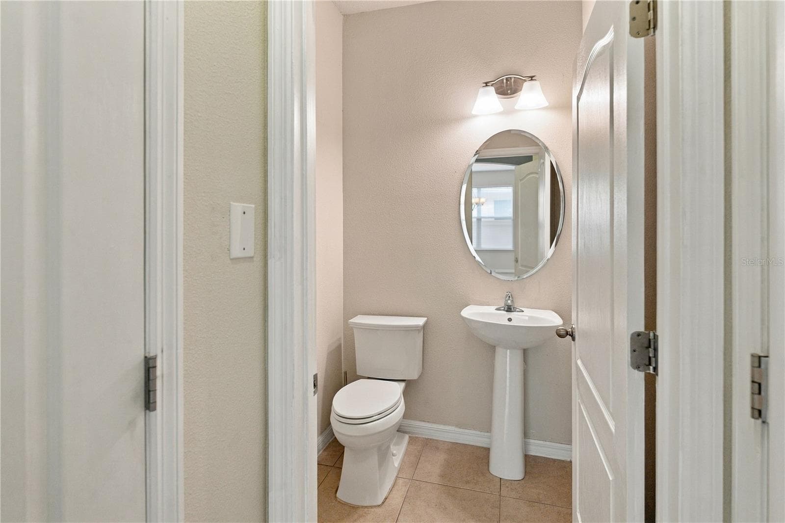 Single Family Residence at 6049 FENDER CT, ORLANDO, photo 12 of 55