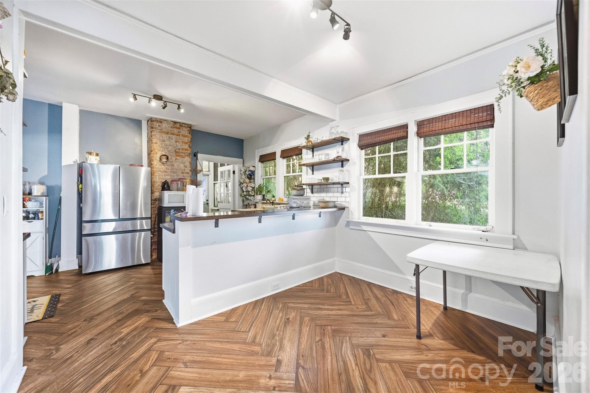 Breakfast nook - 407 S South Street, Gastonia