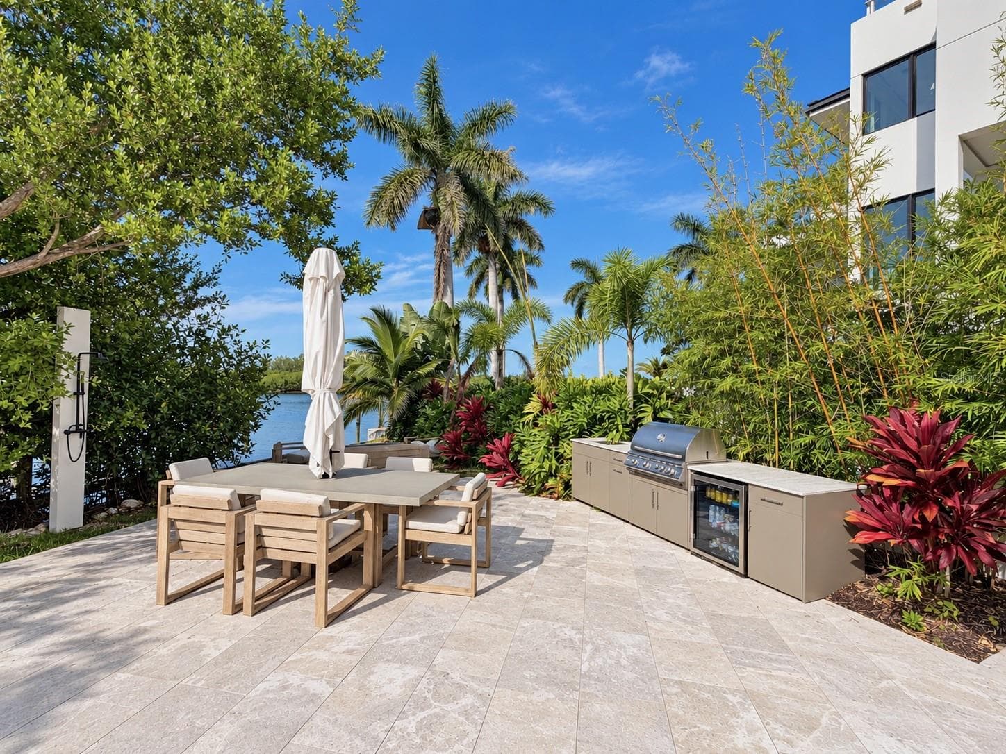 Outdoor grill, beverage center & shower - 1406 TANGIER WAY, SARASOTA