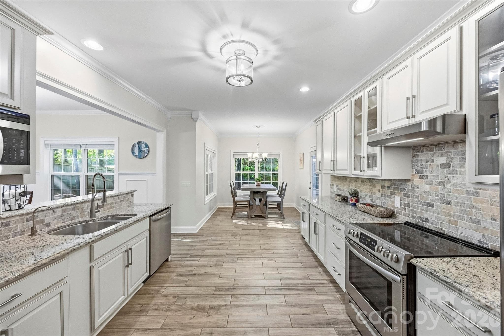 Kitchen and breakfast area - 109 Fulton Farms Lane, Mooresville