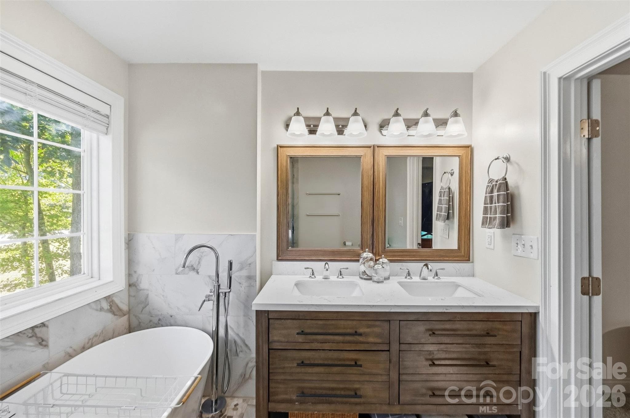 Primary bath with dual sinks - 109 Fulton Farms Lane, Mooresville