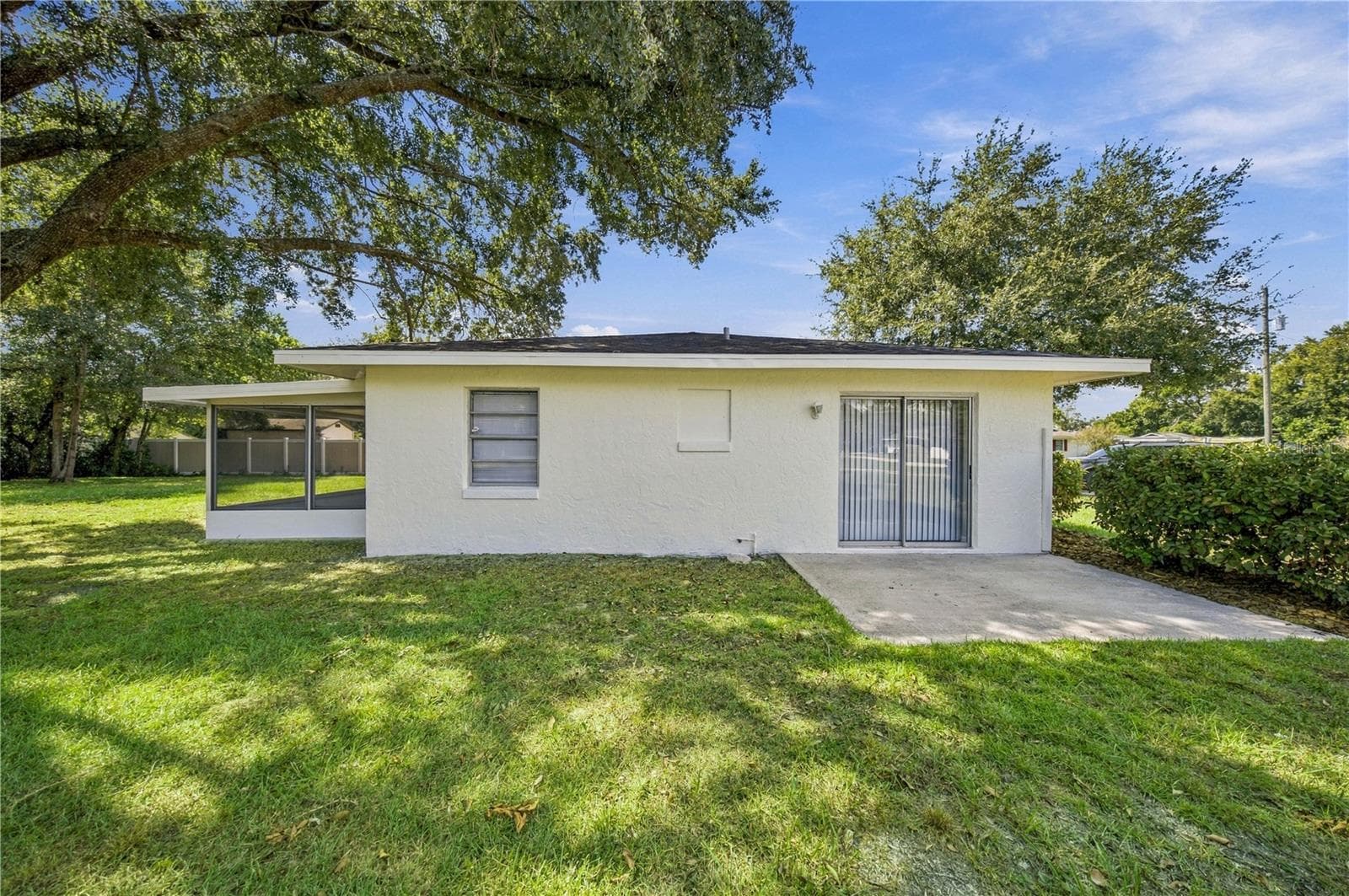 Side Porch - 21234 SW RAINTREE ST, DUNNELLON