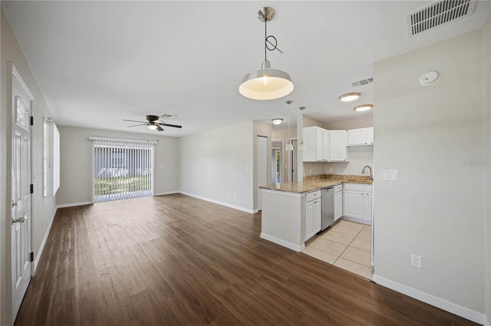 Dining/ Living Room view - 21234 SW RAINTREE ST, DUNNELLON