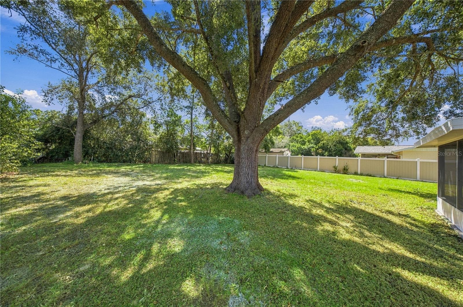 Back of Home - 21234 SW RAINTREE ST, DUNNELLON