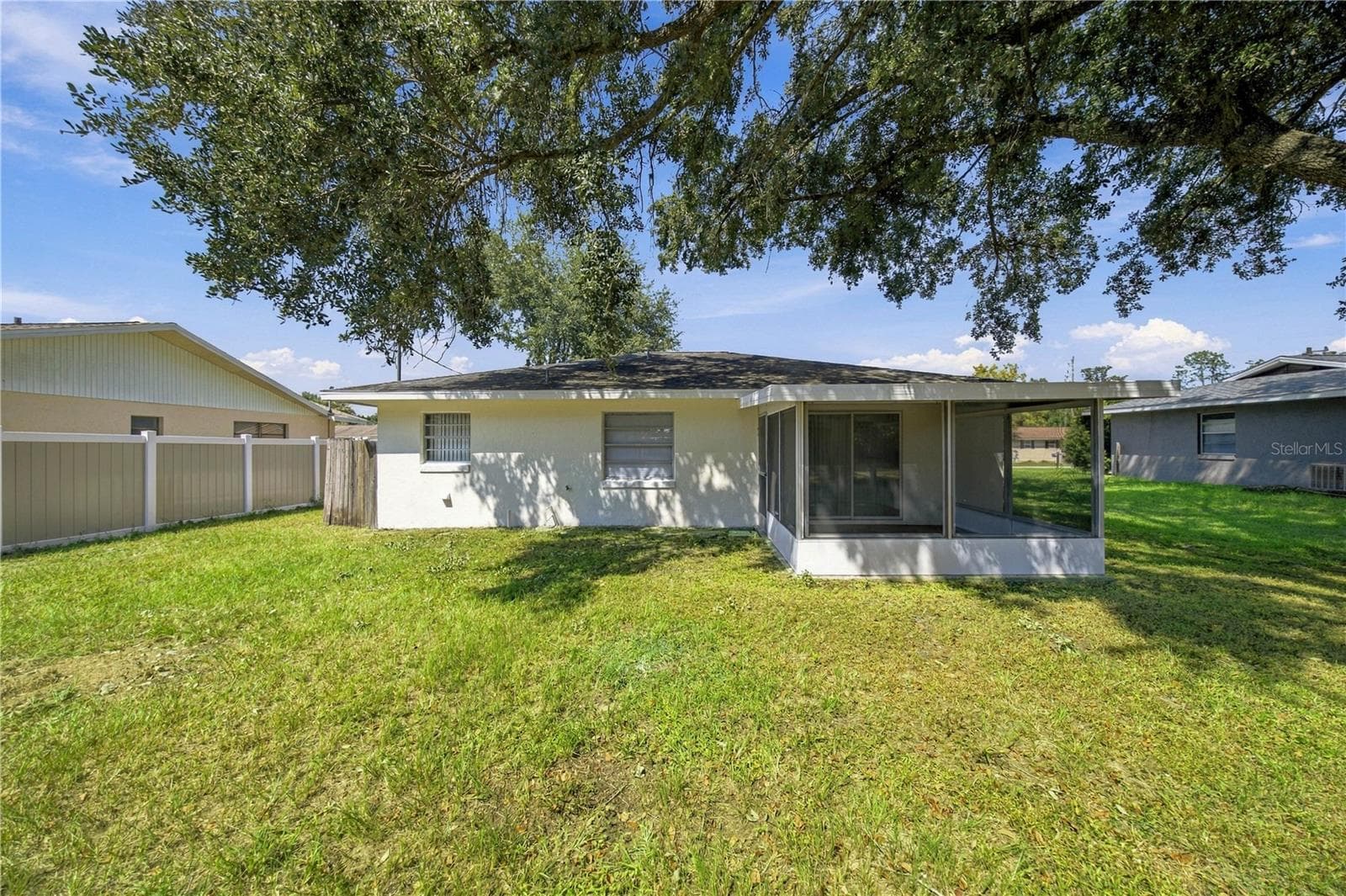 Back of Home - 21234 SW RAINTREE ST, DUNNELLON
