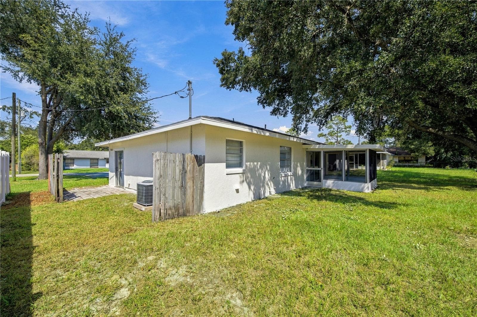 Back of Home - 21234 SW RAINTREE ST, DUNNELLON