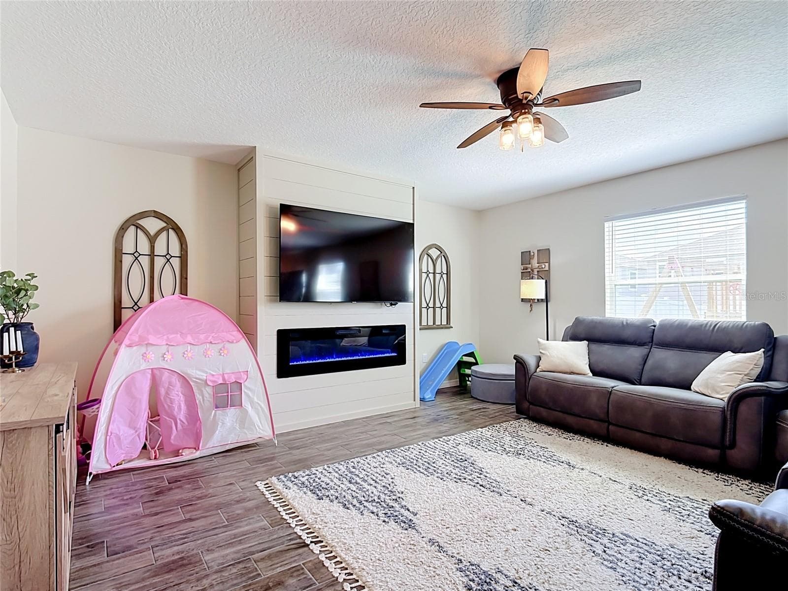 Single Family Residence at 847 FILLMORE CT, DAVENPORT, photo 6 of 20