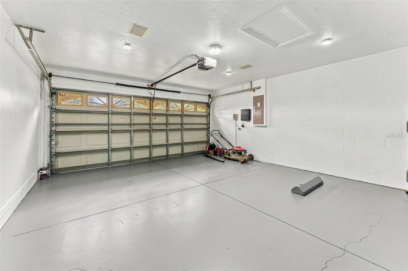 Garage - 3320 CARDINAL FEATHER DR, LAND O LAKES