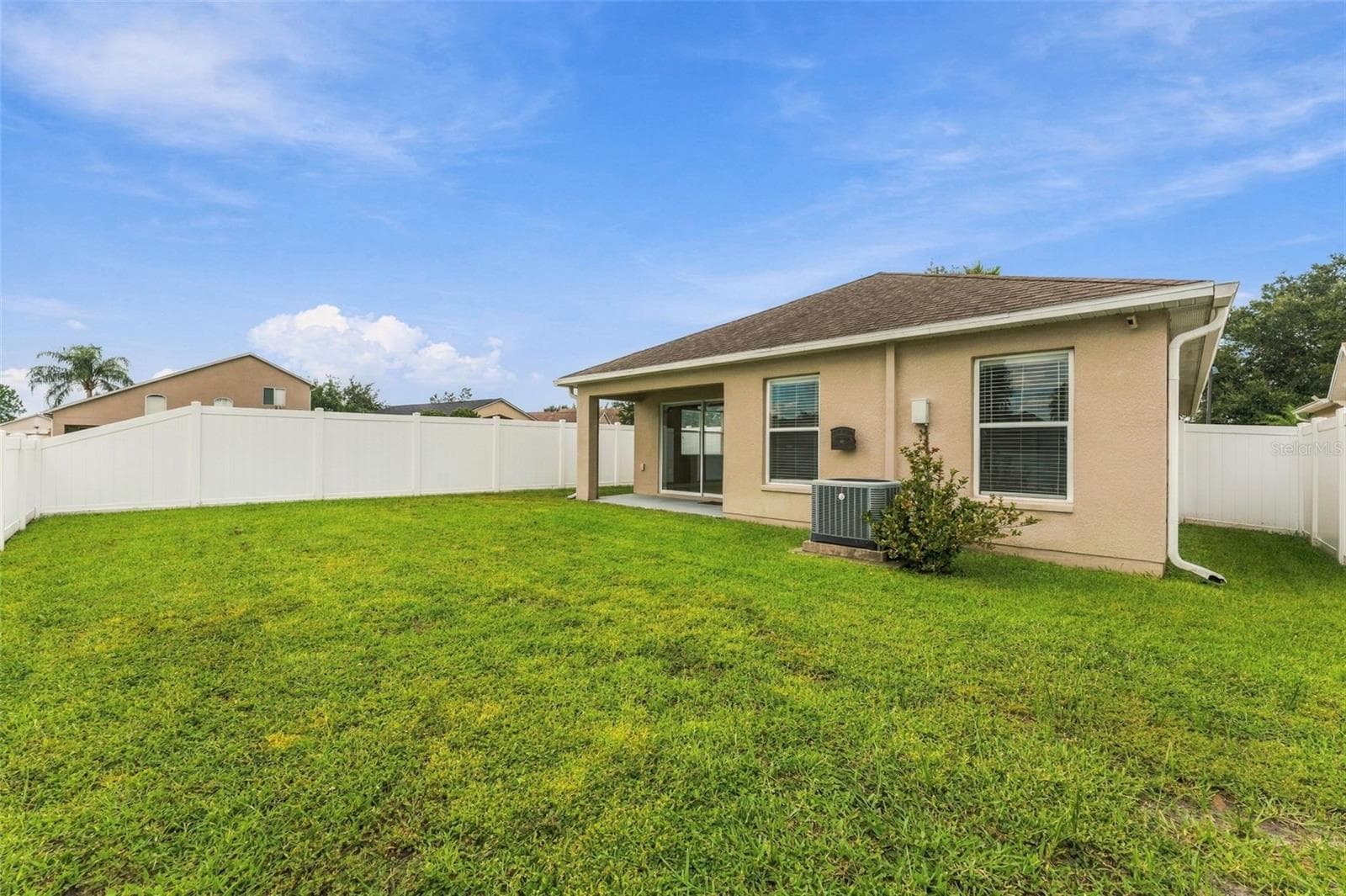 Back of home - 3320 CARDINAL FEATHER DR, LAND O LAKES