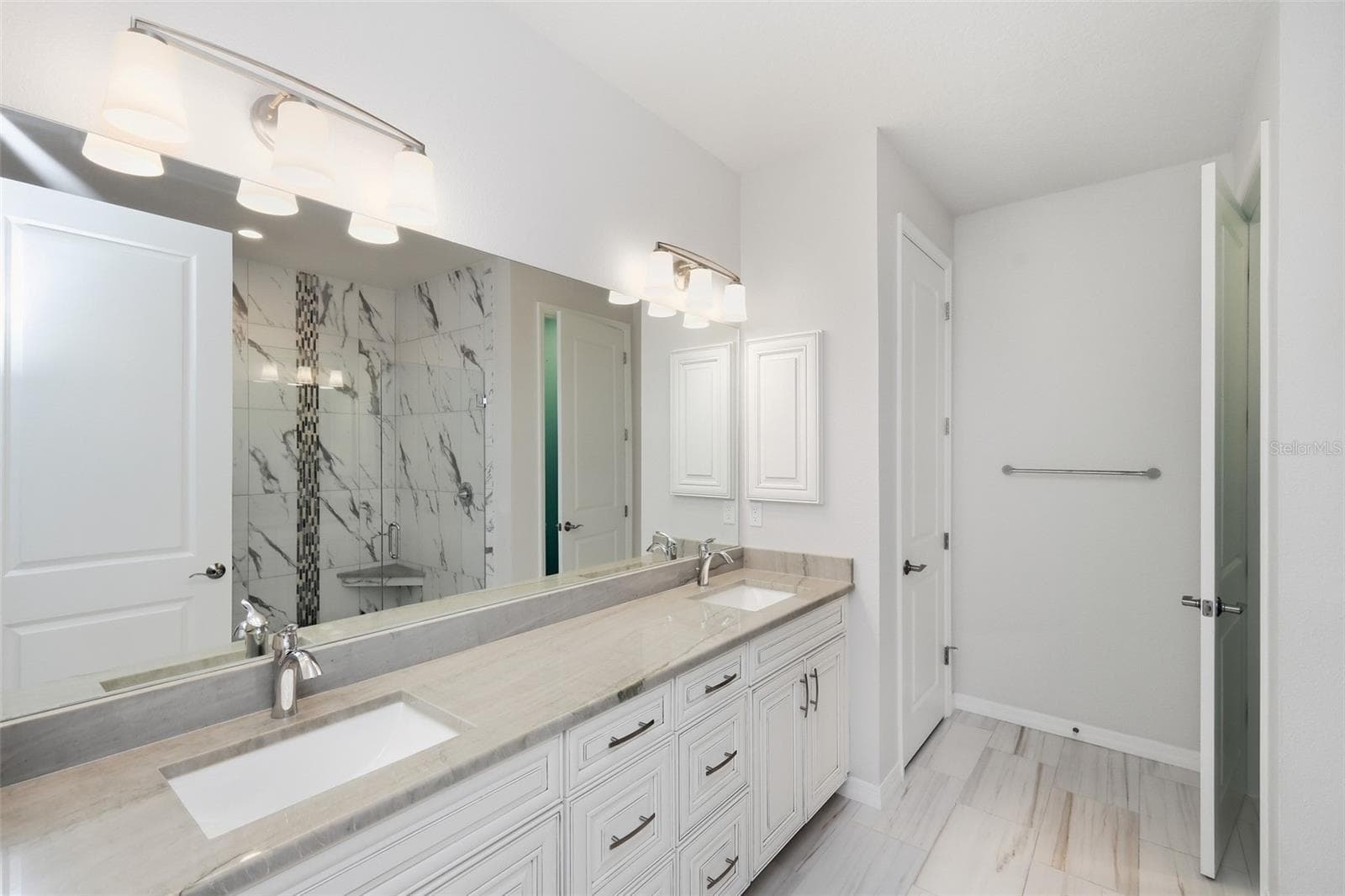 Villa at 125 COLEBROOK CT, VENICE, photo 19 of 33